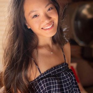 Meet your Posher, Chloe